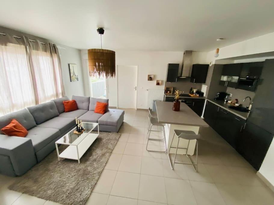 Grand Appt Proche Paris Parking Apartment โอแบวีลีเย ภายนอก รูปภาพ